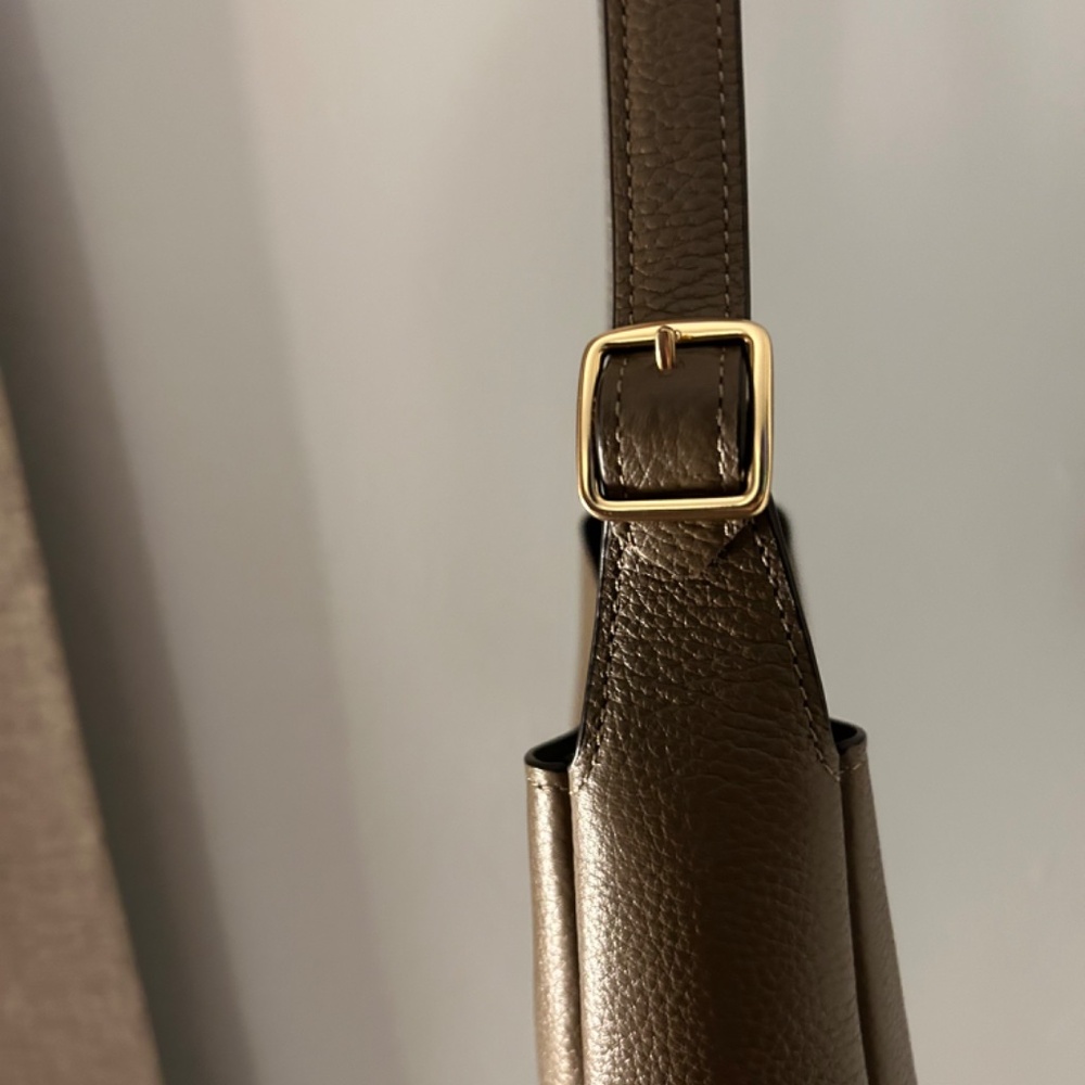 Coach - Picture 2 of 13